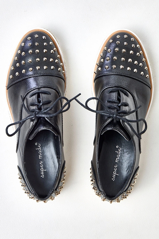 Stivaletti da donna neri con borchie... Stivaletti da donna neri con borchie...