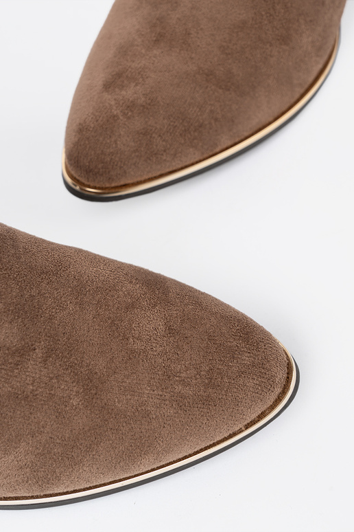 beige scarpe dalla pelle scamosciata sul tallone beige scarpe dalla pelle scamosciata sul tallone