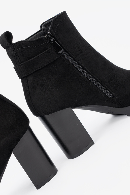 colore nero stivali con fibbia decorativa colore nero stivali con fibbia decorativa