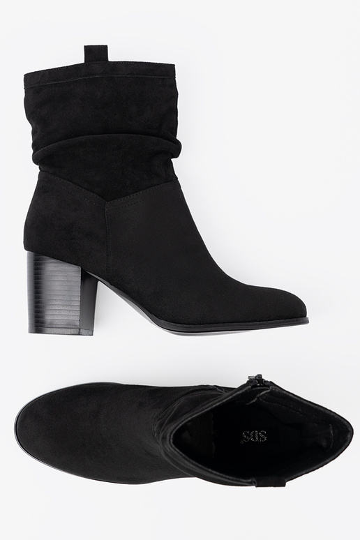 colore nero dalla pelle scamosciata stivali con un top arricciato colore nero dalla pelle scamosciata stivali con un top arricciato