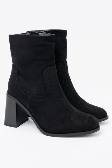 colore nero scarpe sui tacchi alti o klasycznym kroju