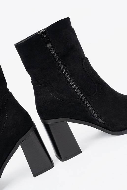 colore nero scarpe sui tacchi alti o klasycznym kroju colore nero scarpe sui tacchi alti o klasycznym kroju