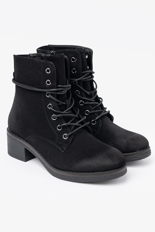 colore nero scarpe allacciato su un tacco basso