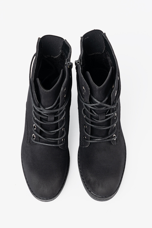 colore nero scarpe allacciato su un tacco basso