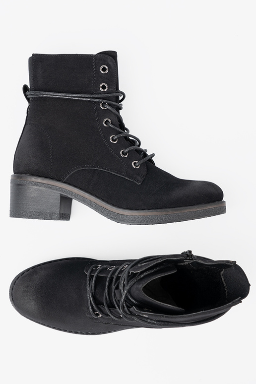 colore nero scarpe allacciato su un tacco basso