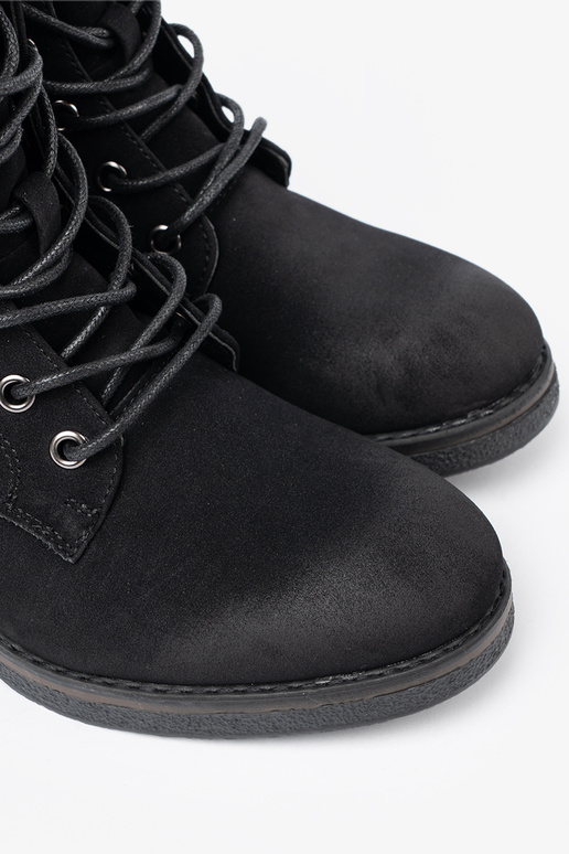 colore nero scarpe allacciato su un tacco basso