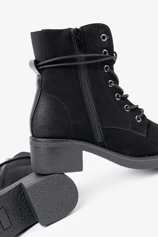 colore nero scarpe allacciato su un tacco basso