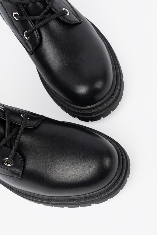 colore nero stivali da equitazione alti con finitura metallica colore nero stivali da equitazione alti con finitura metallica