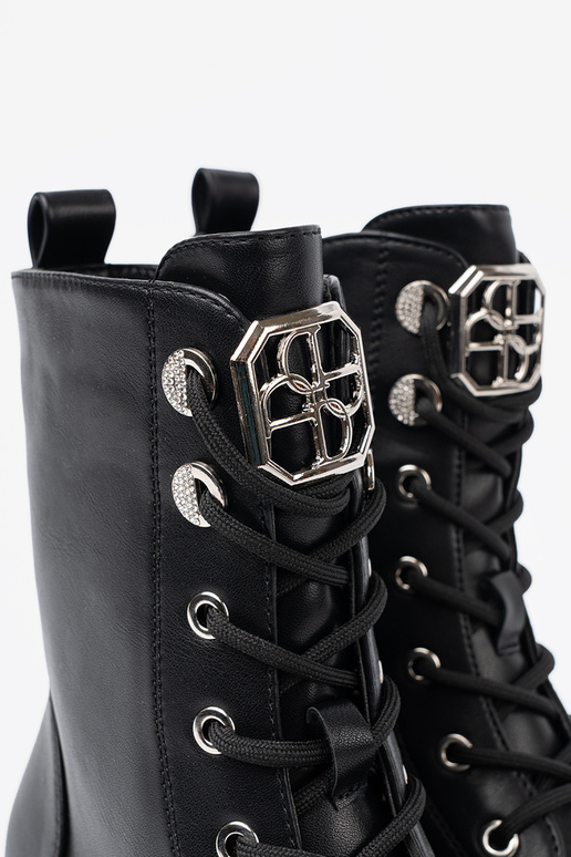 colore nero stivali da equitazione alti con finitura metallica colore nero stivali da equitazione alti con finitura metallica