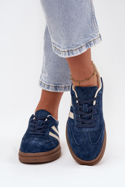 Scarpe modello sneakers Femminile dalla pelle scamosciata con una piattaforma blu scuro Sylviona Scarpe modello sneakers Femminile dalla pelle scamosciata con una piattaforma blu scuro Sylviona