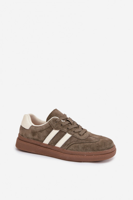 Scarpe modello sneakers Femminile dalla pelle scamosciata con una piattaforma colore kaki Sylviona Scarpe modello sneakers Femminile dalla pelle scamosciata con una piattaforma colore kaki Sylviona