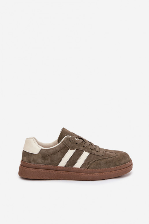 Scarpe modello sneakers Femminile dalla pelle scamosciata con una piattaforma colore kaki Sylviona Scarpe modello sneakers Femminile dalla pelle scamosciata con una piattaforma colore kaki Sylviona