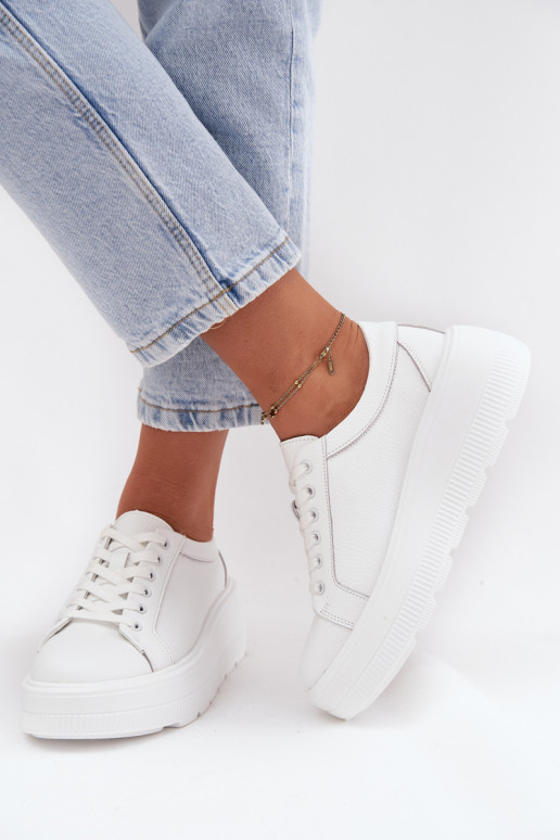 Pelle Scarpe modello sneakers con una piattaforma Colore bianco Sylvessa Pelle Scarpe modello sneakers con una piattaforma Colore bianco Sylvessa