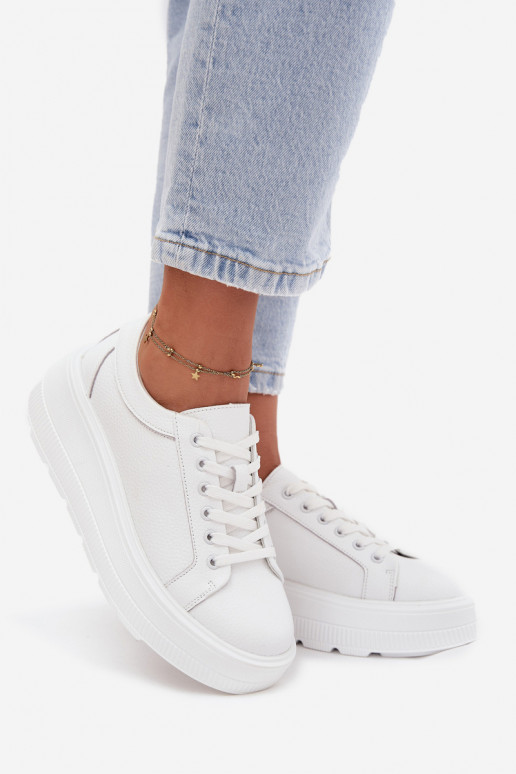 Pelle Scarpe modello sneakers con una piattaforma Colore bianco Sylvessa Pelle Scarpe modello sneakers con una piattaforma Colore bianco Sylvessa