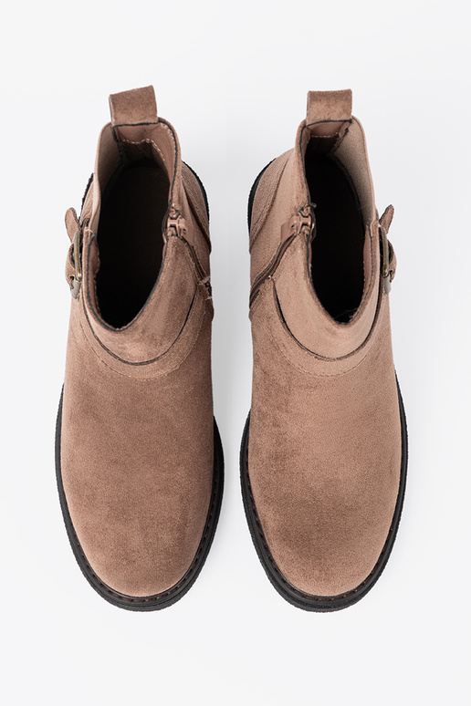 Elegante beige scarpe su un tallone stabile