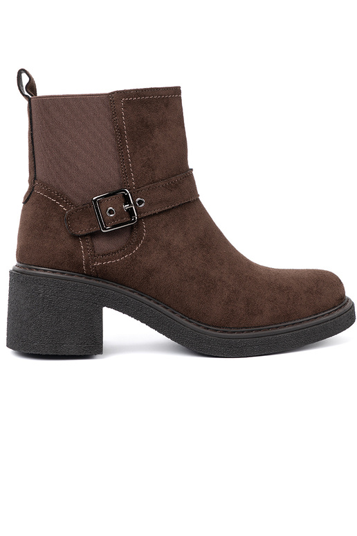 Elegante colore marrone scarpe su un tallone stabile