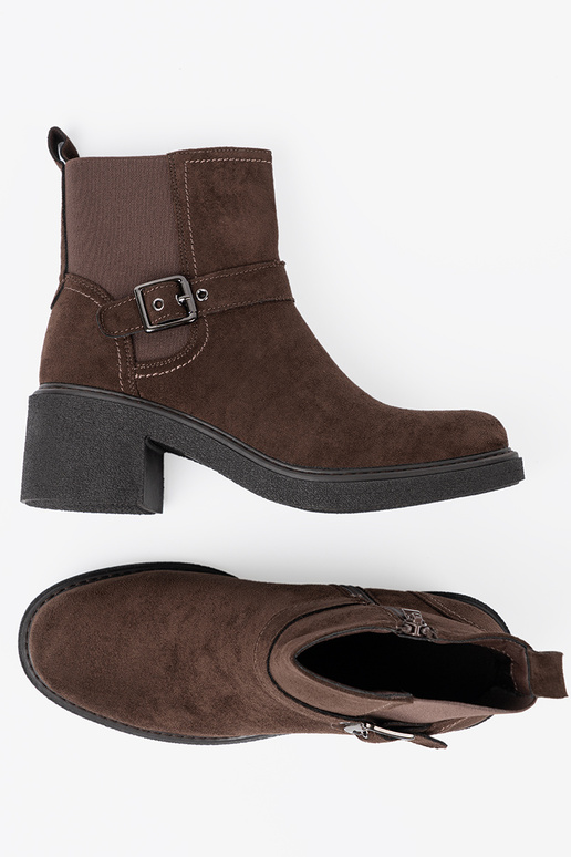 Elegante colore marrone scarpe su un tallone stabile