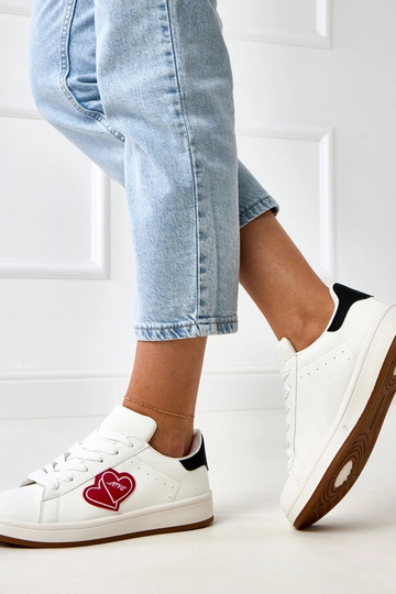 Scarpe sportive bianche con zeppa e cuori rossi Tela 2