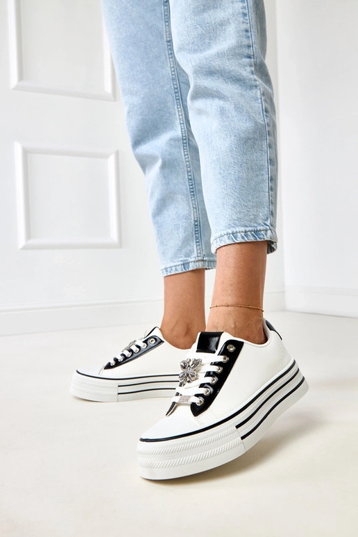 Scarpe sportive bianche con zeppa... Scarpe sportive bianche con zeppa...