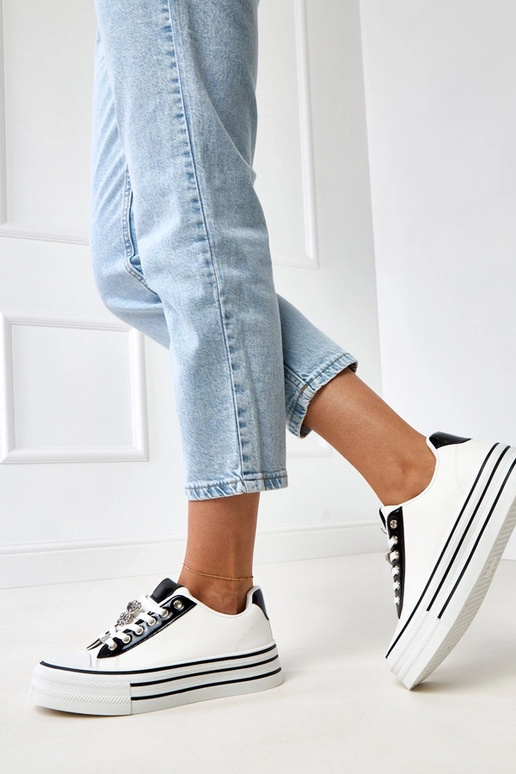 Scarpe sportive bianche con zeppa... Scarpe sportive bianche con zeppa...