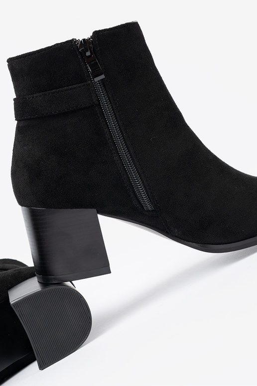 Elegante colore nero scarpe z eleganckim zdobieniem Elegante colore nero scarpe z eleganckim zdobieniem