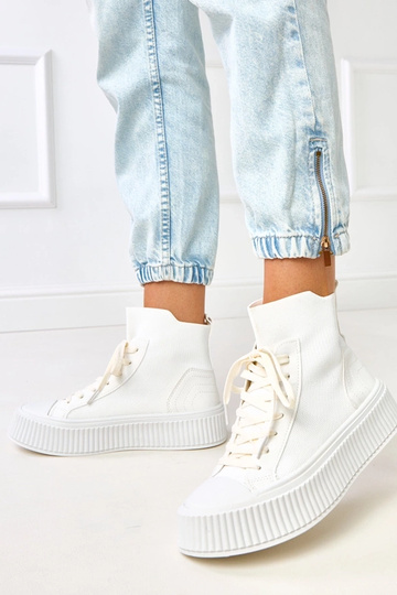 Sneakers bianche slip-on... 2