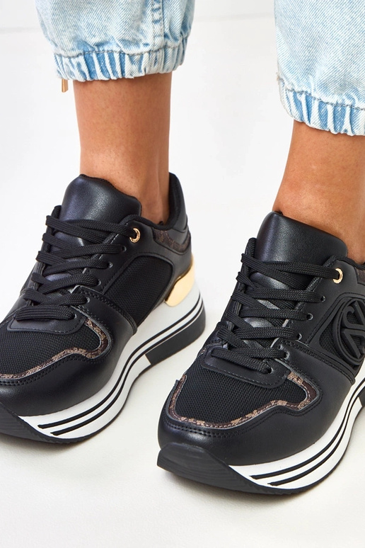 Sneakers nere con plateau e elemento...