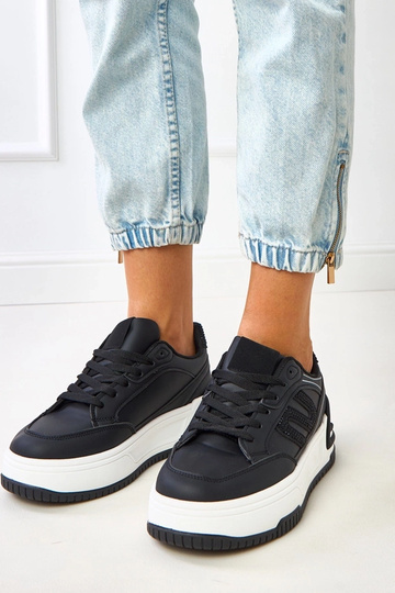 Sneakers nere con plateau...