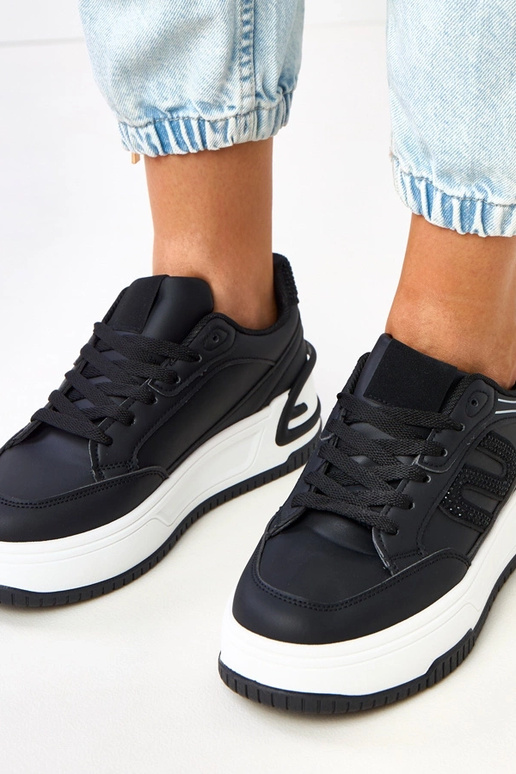Sneakers nere con plateau decorate...