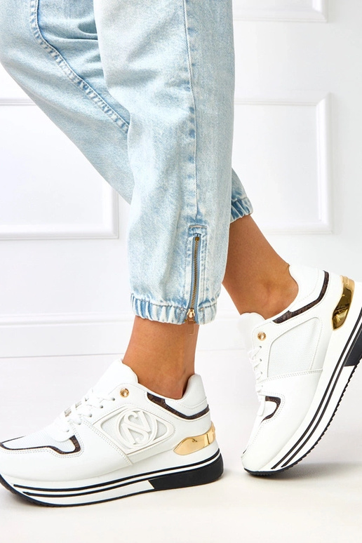 Sneakers bianche e nere con plateau...
