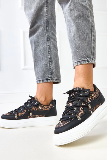 Sneakers bianco-neri con... 2