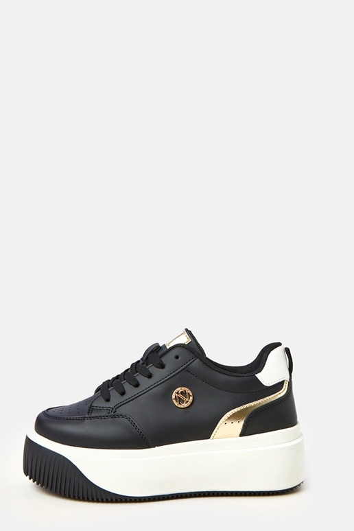 Scarpe sportive nere su piattaforma e...