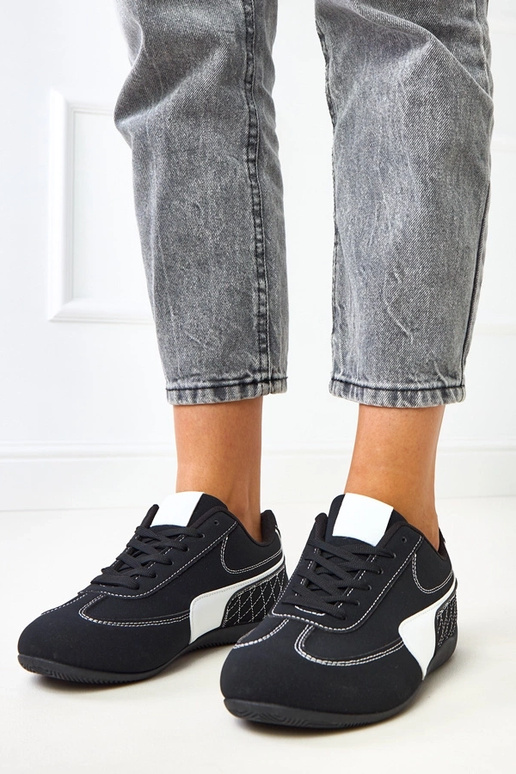 Scarpe sportive gialle con accento...