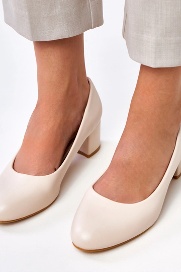 Scarpe basse color sabbia...