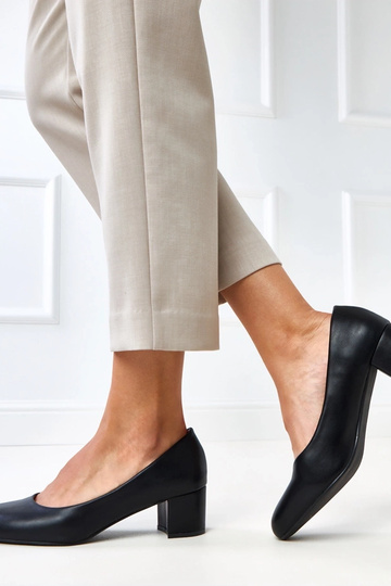 Scarpe classiche nere basse... 2