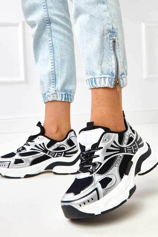 Scarpe sportive nere con suola...