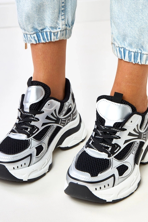 Scarpe sportive nere con suola...