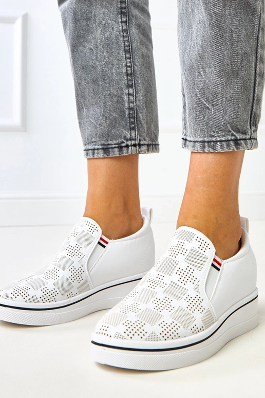 Sneakers bianche a piattaforma...