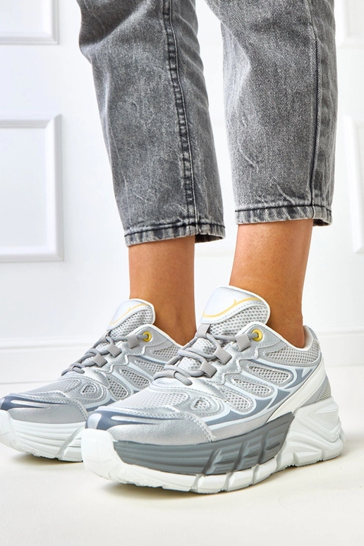 Scarpe da ginnastica argento su suola...