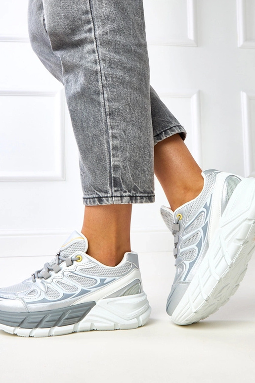 Scarpe da ginnastica argento su suola...