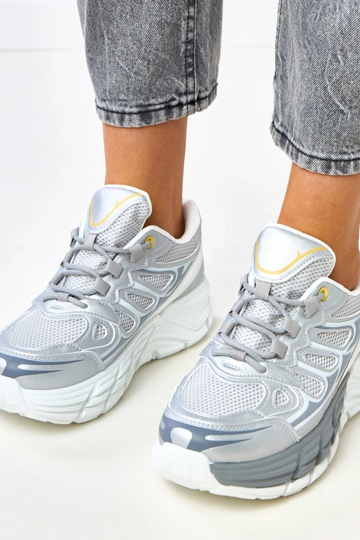 Scarpe da ginnastica argento su suola...