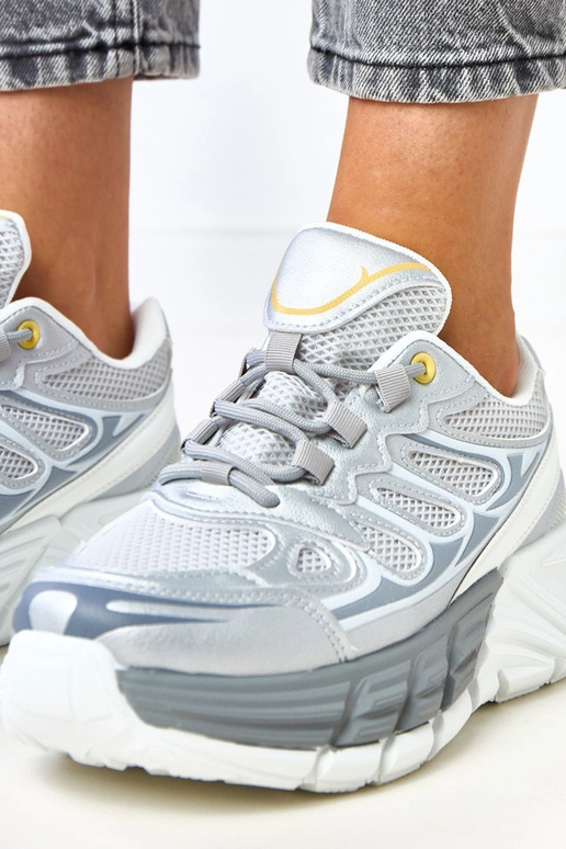 Scarpe da ginnastica argento su suola...