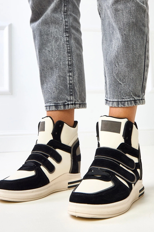 Scarpe da ginnastica alte bianche e... Scarpe da ginnastica alte bianche e...