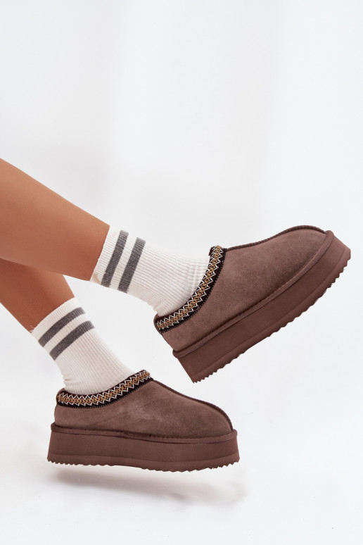 Basso dalla pelle scamosciata Stivali da neve FemminileHaftem con una piattaforma Vinceza 97960 colore marrone