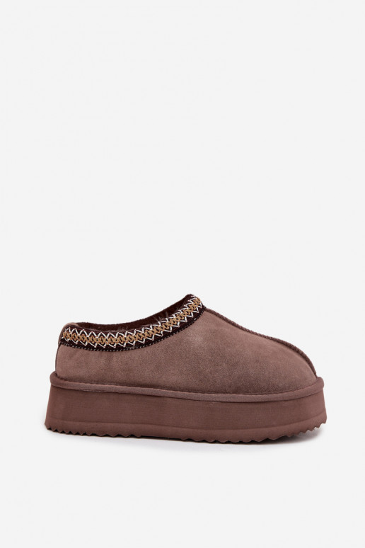 Basso dalla pelle scamosciata Stivali da neve FemminileHaftem con una piattaforma Vinceza 97960 colore marrone