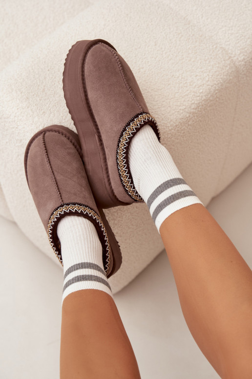 Basso dalla pelle scamosciata Stivali da neve FemminileHaftem con una piattaforma Vinceza 97960 colore marrone