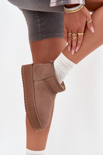 dalla pelle scamosciata Stivali da neve Femminile con una piattaforma Vinceza 97962 beige