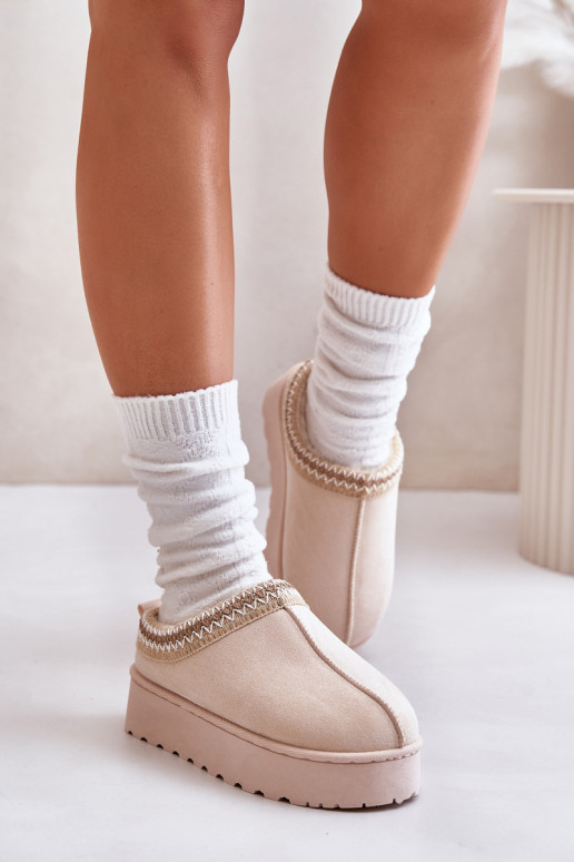 Stivali da neve Femminile con una piattaforma riscaldamento con pelliccia all interno colore avorio Remenia Stivali da neve Femminile con una piattaforma riscaldamento con pelliccia all interno colore avorio Remenia