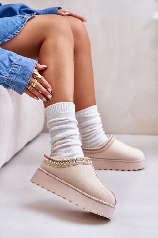 Stivali da neve Femminile con una piattaforma riscaldamento con pelliccia all interno colore avorio Remenia Stivali da neve Femminile con una piattaforma riscaldamento con pelliccia all interno colore avorio Remenia