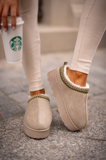 Stivali da neve Femminile con una piattaforma riscaldamento con pelliccia all interno colore verde Remenia